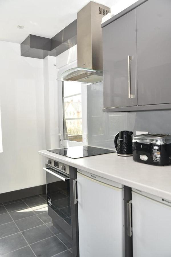 Bright And Spacious 2 Bedroom Apartment Sutton  Luaran gambar