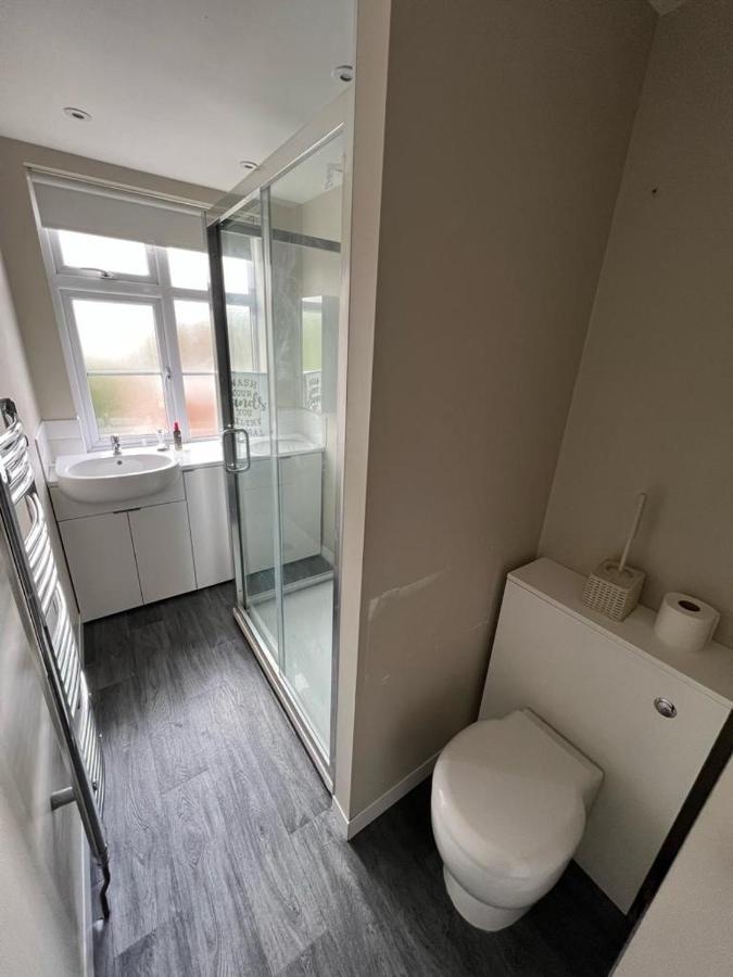 Bright And Spacious 2 Bedroom Apartment Sutton  Luaran gambar