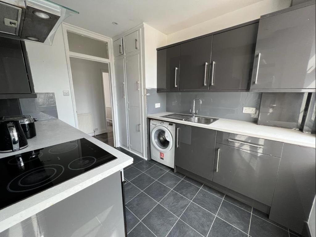 Bright And Spacious 2 Bedroom Apartment Sutton  Luaran gambar