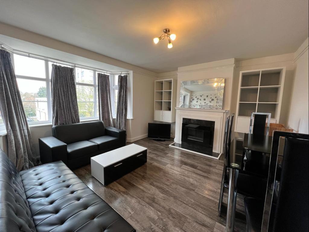 Bright And Spacious 2 Bedroom Apartment Sutton  Luaran gambar