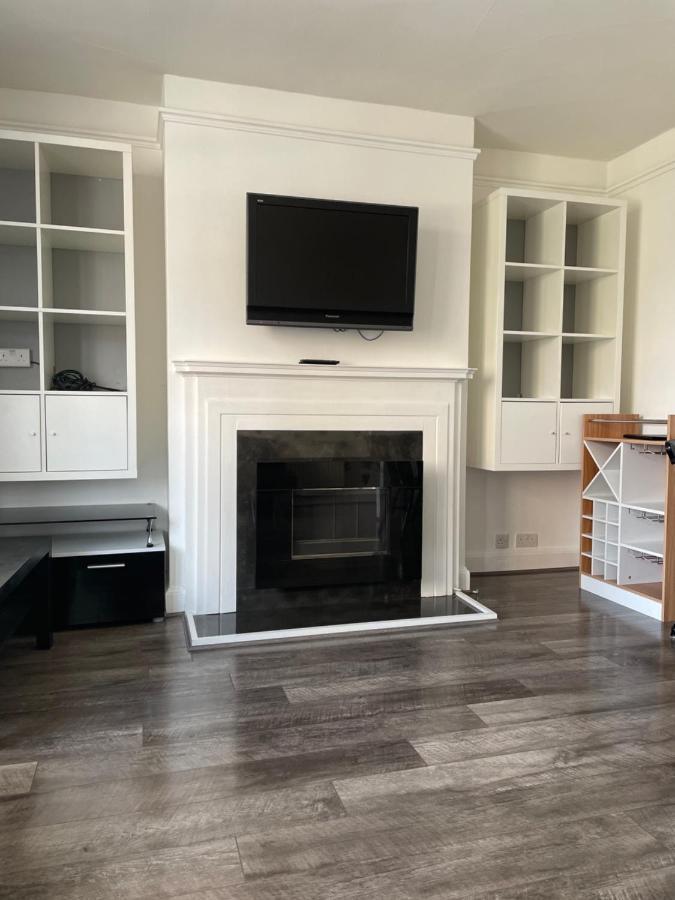 Bright And Spacious 2 Bedroom Apartment Sutton  Luaran gambar